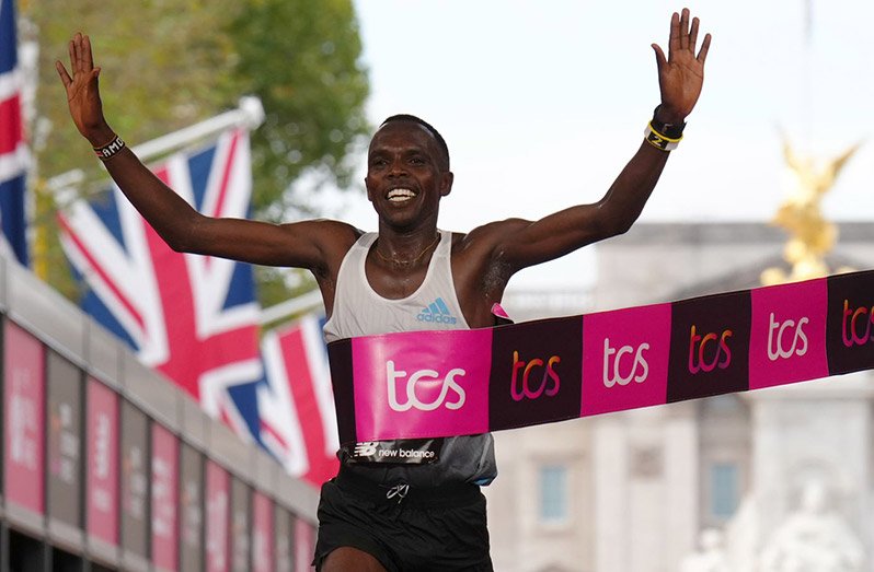 Kenyan Amos Kipruto won the men's race, crossing the finish line on The Mall in 2:04:39.