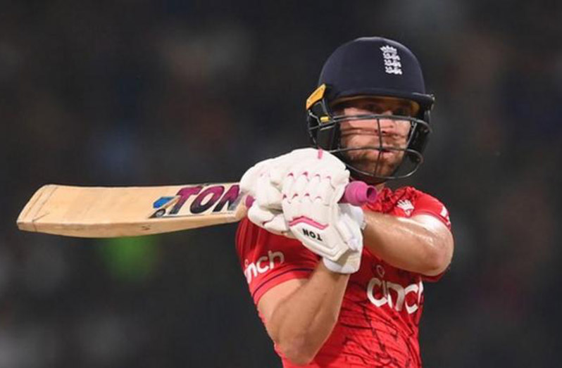 Dawid Malan returned to form with an unbeaten 78 as England clinched the T20 series.