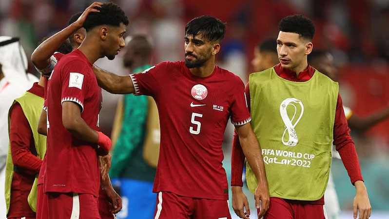 Qatar's Tarek Salman and teammates look dejected after the match against Senegal (Photo: Reuters)