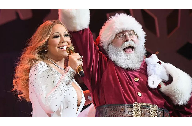 Mariah Carey (left) performs with Santa Claus (GE TTY IMAGES)