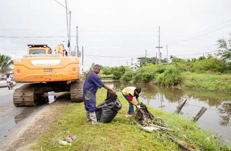 Residents cleaning the roadways in  Sophia, Georgetown (Photo credit: DPI)