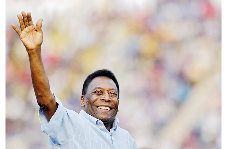 Legendary Brazilian soccer player Pele waves to the spectators before the start of the under-17 boys' final soccer match of the Subroto Cup tournament at Ambedkar stadium in New Delhi, India, October 16, 2015 (REUTERS/Anindito Mukherjee)