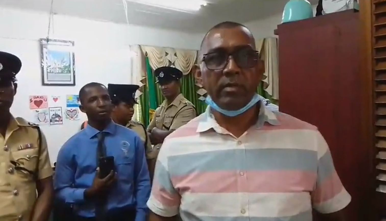 The arresting officer reading the charges to Mayor Narine