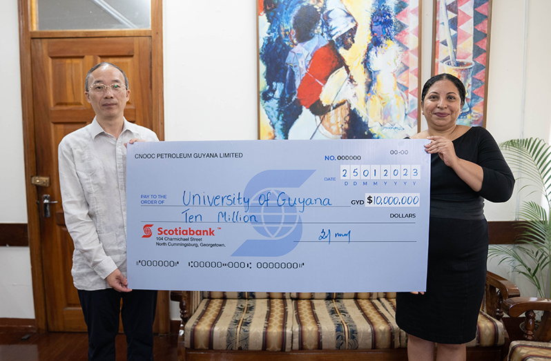 President of CPGL, Liu Xiaoxiang, presents the sponsorship cheque to UG Vice-Chancellor, Professor Paloma Mohamed Martin