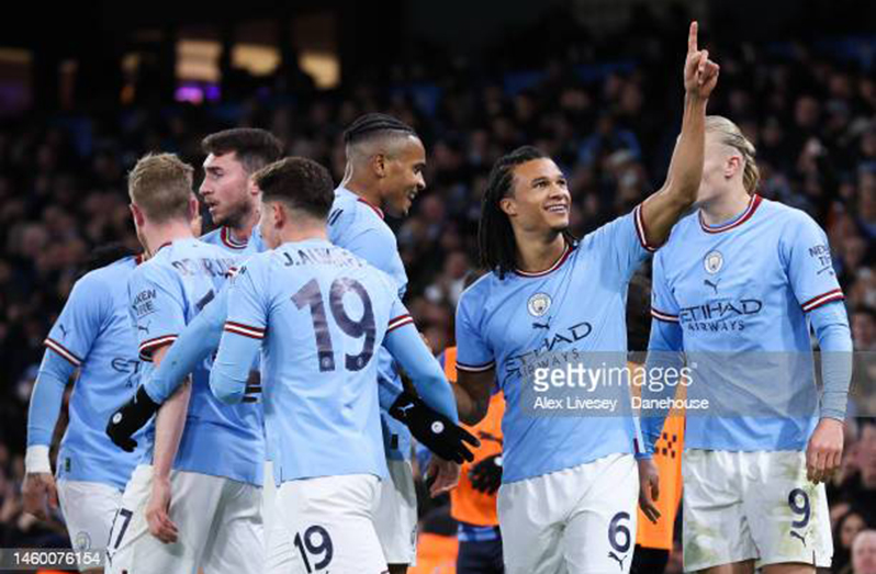 Nathan Ake of Manchester City celebrates with teammates after scoring his side's first goal during the Emirates FA Cup Fourth Round match between Manchester City and Arsenal at Etihad Stadium on January 27, 2023 in Manchester, England. (Photo by Alex Livesey - Danehouse/Getty Images)