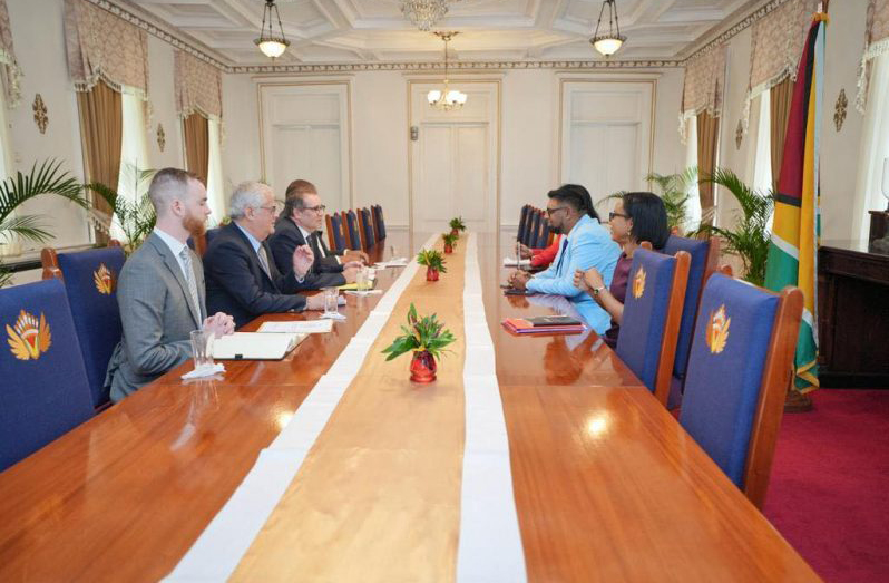 The two sides engaged in conversation on Tuesday (Office of the President photo)