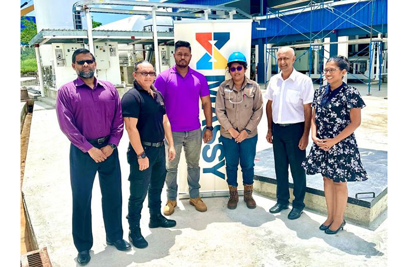 L-R: Mr Afzal Karim-Assistant Vice President, Finance & Administration, Mr Nicholas Hing-Archery Guyana’s Secretary General, Mr Jeewanram Persaud-Competition Committee Chairman receiving the cheque from Ms Lata Devi Ori, Mr Lekhnaraine Shivraj-Massy Gas Products CEO, and Mrs Vidushi Persaud-McKinnon-Archery Guyana’s President.