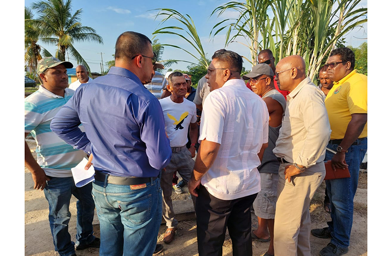 Minister of Agriculture, Zulfikar Mustapha, meets with farmers and residents of Salem and neighbouring communities