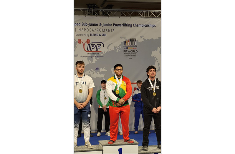 The golden smile! Guyana’s Romeo Hunter (middle), Italy’s Di Felice Fabrizio, and New Zealand’s Thomas Scanlon after receiving their squat medals