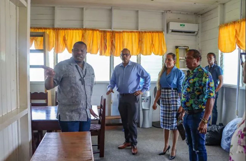 Regional officials give Minister Anthony a tour of the facilities