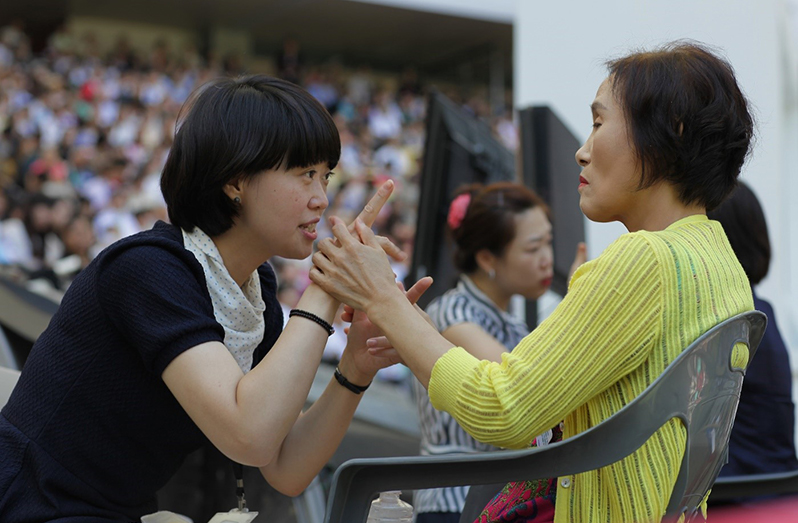 Jehovah’s Witnesses have received accolades for translating their positive message into many international sign languages