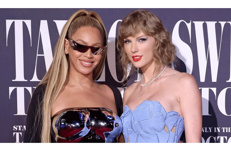 Beyoncé and Taylor Swift at the premiere (GETTY IMAGES)