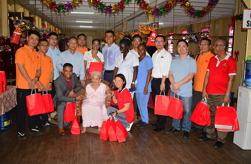 During their visit, ACEG members had the honour of meeting Ms. Zorie DeMattos, The Palms' oldest resident at an impressive 107 years old. Ms. DeMattos is set to celebrate her 108th birthday on January 1, 2024