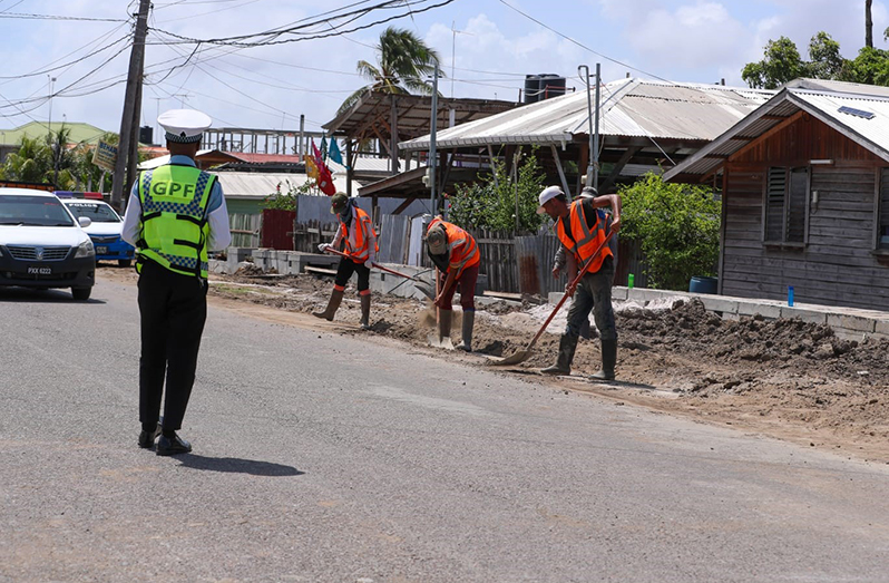During his latest meeting with residents along the East Coast of Demerara in direct contact with the East Coast widening road project from Sheriff Street to Orange Nassau, Minister of Public Works, Bishop Juan Edghill, reiterated that the government is working to ensure that projects are completed on time and with as little inconvenience to citizens as possible
