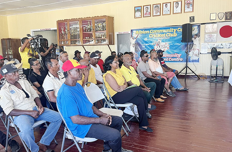 A section of the gathering during the meeting with Agriculture Minister, Zulfikar Mustapha