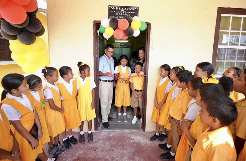 The Ministry of Education recently commissioned a state-of-the-art smart classroom at Mahdia Primary School, aimed at transforming the learning experience for pupils and advancing administrative processes for teachers and staff