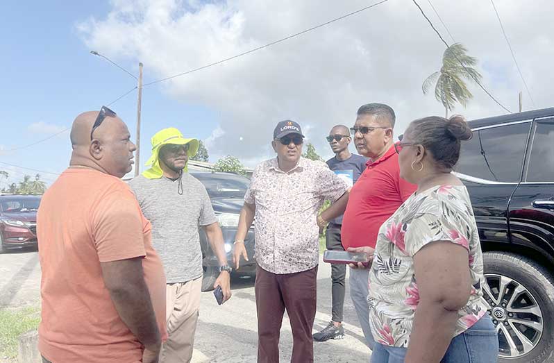 Minister Mustapha meets with Seetaram