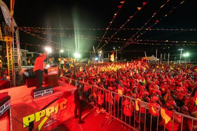 President Ali speaking to the large assembly of supporters at Anna Regina (DPI)
