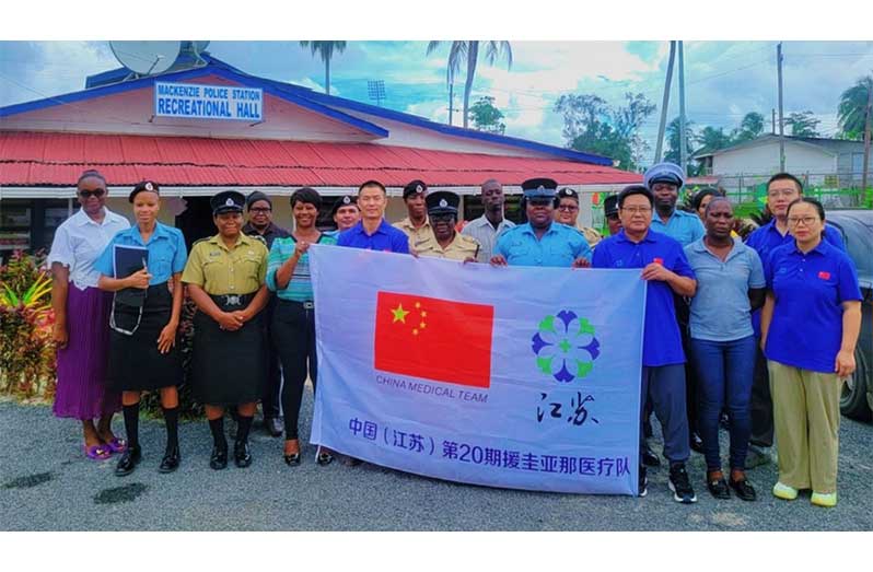 The 20th China medical team for Guyana (team in Linden Hospital Complex) delivered a free medical outreach and first-aid training at Mackenzie Police Station