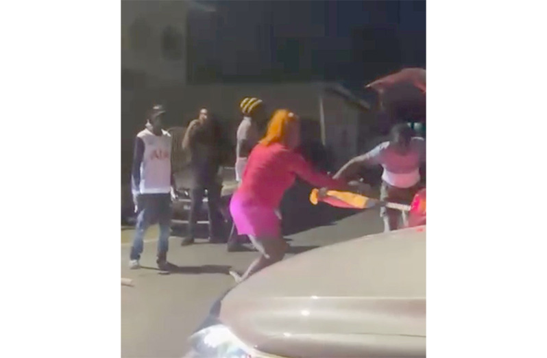 WIN supporters aggressively removing PPP/C flags from a vehicle. The incident was recorded and is making the rounds on social media