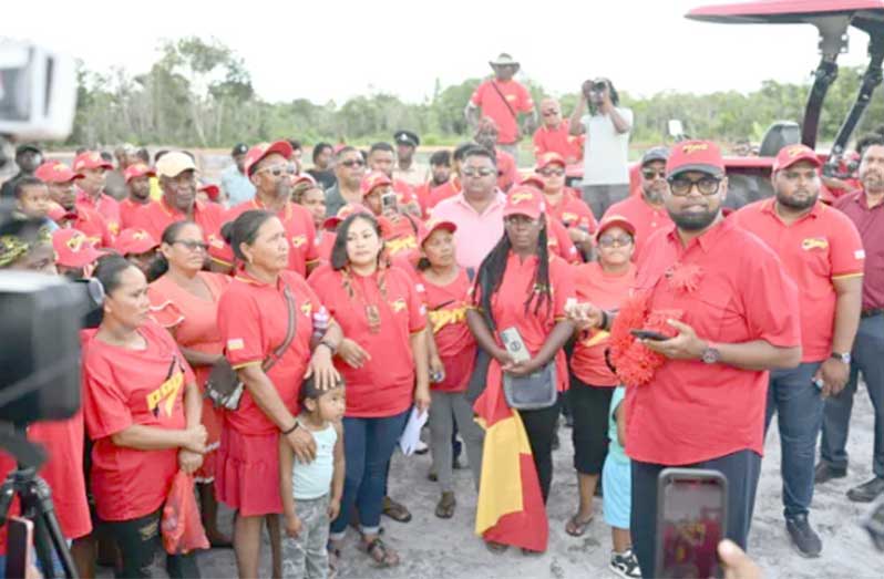 President, Dr. Mohamed Irfaan Ali, on Tuesday announced, that the communities of Kairuni, Adventure, Silver Hill and Moblissa along the Soesdyke-Linden Highway will benefit from over $460 million in road works