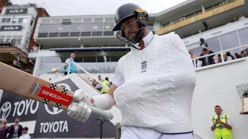 Chris Woakes' last act for England was coming out to bat against India with his injured arm in a sling