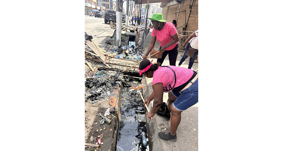 Clean up efforts along Regent Street, Georgetown, on Sunday (Photos: M&CC/Facebook)