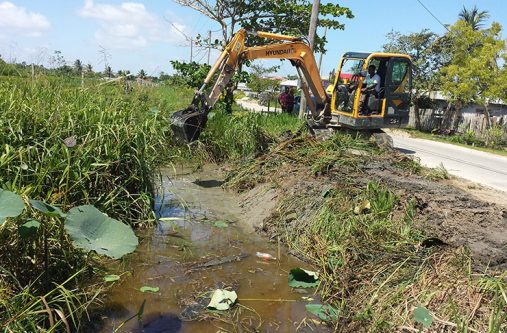 20170317_141841 Hubu village before the trench-clearing exercise