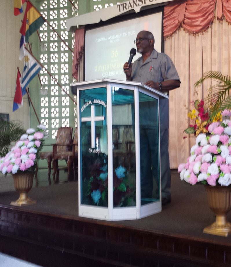 Rev. Dr. John O. Smith
addresses the congregation