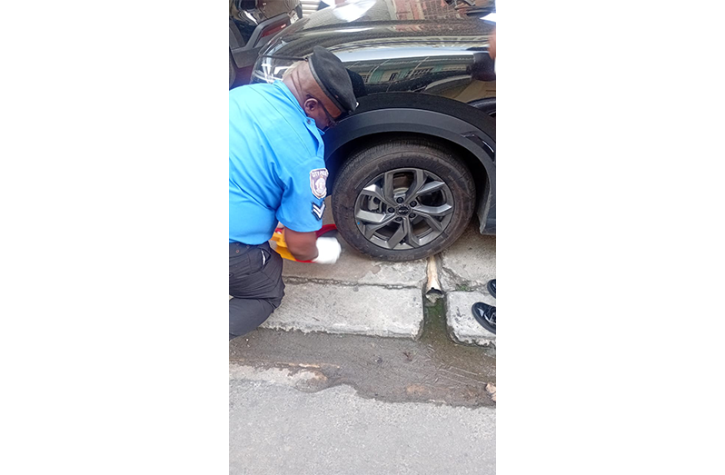 The City Constabulary clamped several vehicles parked on pavements in Georgetown, after motorists ignored a warning not to park there
