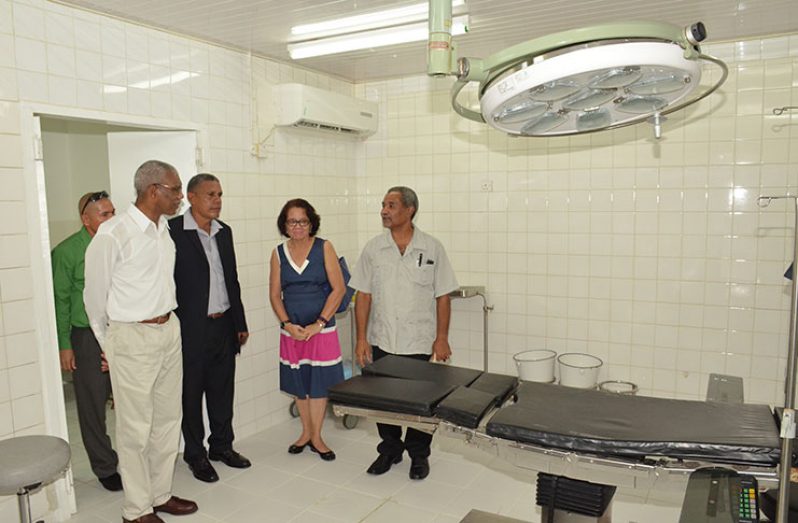 President David Granger and First Lady Sandra Granger paid in May a visit to the Bartica Hospital which was recently transformed into a regional facility. The President said that every town must have a full list of services available to the people.