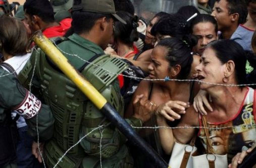 People clashed with Venezuelan National Guards as they tried to cross the border to Colombia on Sunday