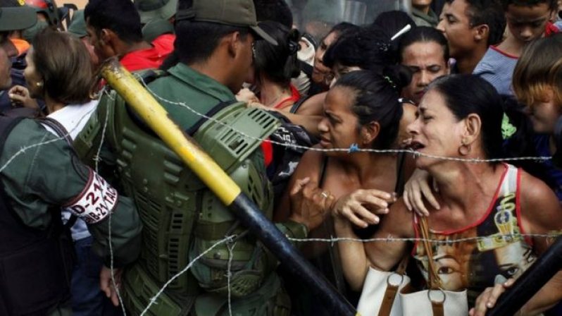 People clashed with Venezuelan National Guards as they tried to cross the border to Colombia on Sunday