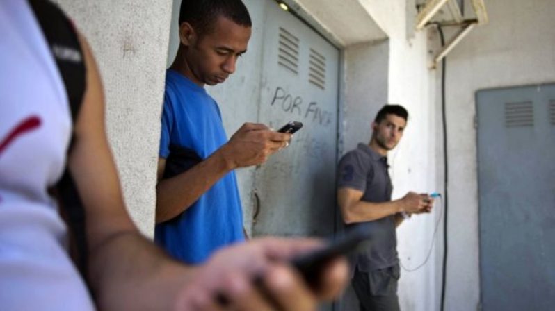Cubans still struggle to get internet access in most parts of the country