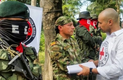 Soldier Freddy Moreno was handed over to the Red Cross in Arauca