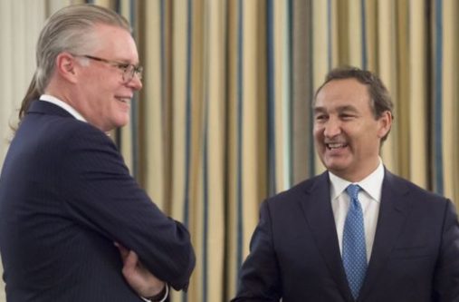 Delta CEO Ed Bastian (left) and United CEO Oscar Munoz in happier times