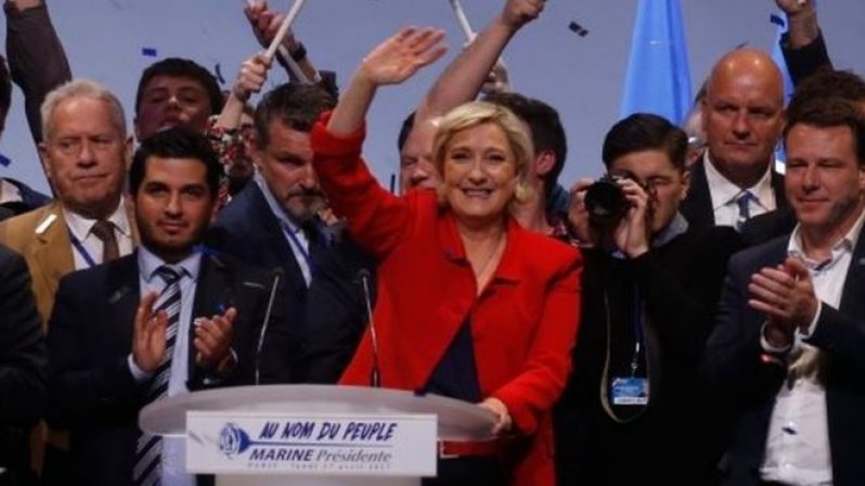 Marine Le Pen (centre) wants France to have a referendum on its EU membership
