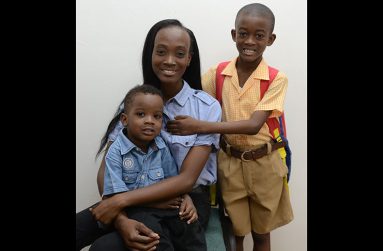 Tennesha Bristol and her children (Delano Williams photo)