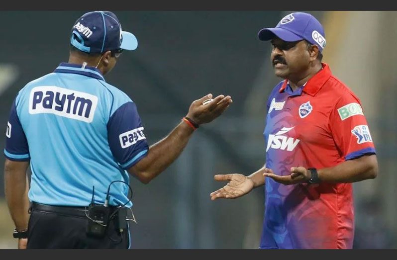 Pravin Amre walked onto the field to speak to the umpires after the no-ball incident•BCCI