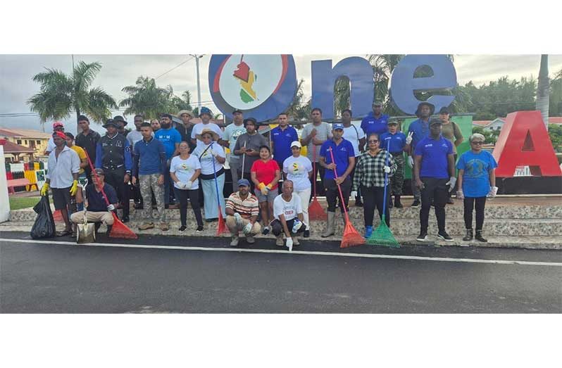 The Anna Regina team with Regional Chairperson Vilma De Silva, Mayor Devin Mohan and Regional Executive Officer, Susanah Saywack