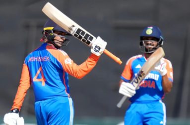 Abhishek Sharma and Ruturaj Gaikwad put on 137 off 76 for the second wicket  •  Associated Press
