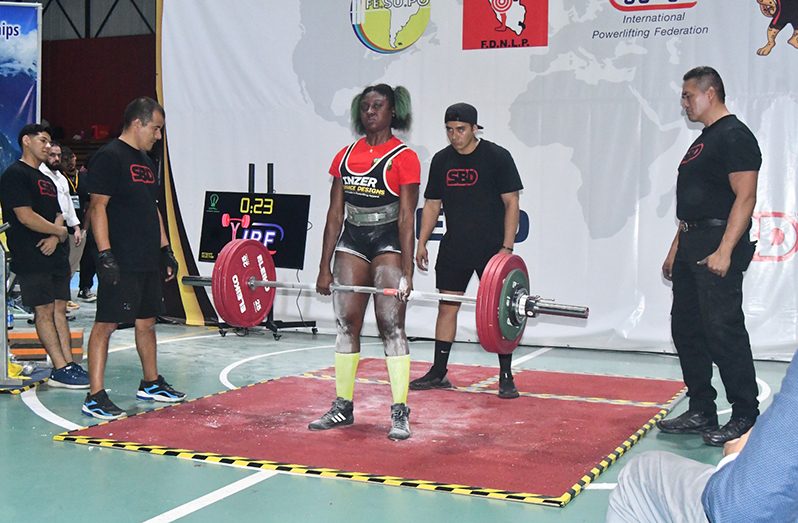 Keisha Abrigo powers up 202.5kg (446lbs) in the wee hours of Thursday morning in Lima, Peru.