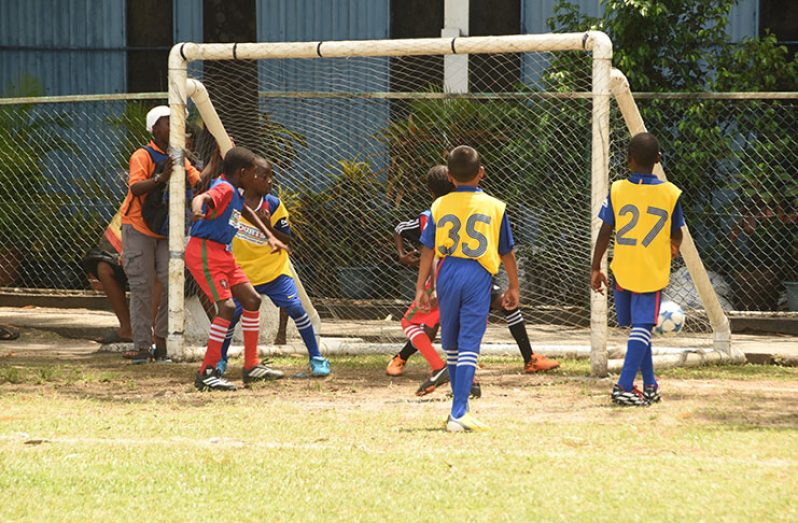Round of 16 action in the COURTS Pee Wee Football tournament gets going this weekend.