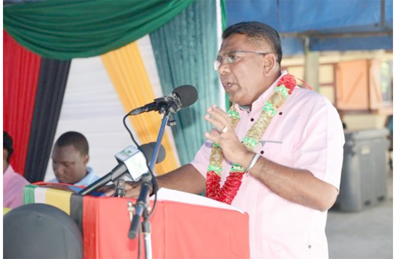 Minister of Agriculture, Zulfikar Mustapha, addresses farmers during the cash grant distribution exercise on Friday