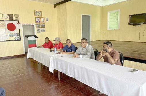 Minister of Agriculture, Zulfikar Mustapha, in a meeting with the brackish water shrimp farmers at Albion