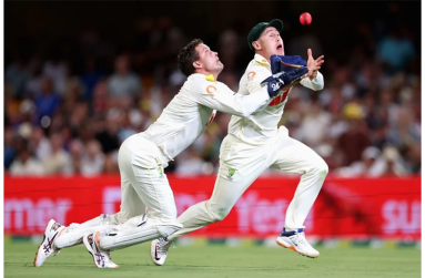 Alex Carey and Marnus Labuschagne both went for the catch (Getty Images)