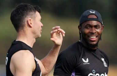 James Anderson was in the England team the last time Jofra Archer played a Test, in 2021.