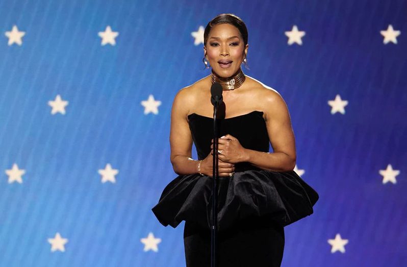 Angela Bassett accepts the Best Supporting Actress award for "Black Panther: Wakanda Forever" during the 28th annual Critics Choice Awards in Los Angeles, California, U.S. on January 15, 2023 (REUTERS/Mario Anzuoni)