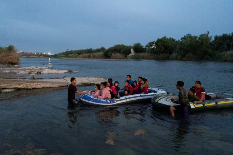 Asylum-seeking migrant families from Guatemala and Honduras arrive to the U.S. side of the bank on an inflatable raft after crossing the Rio Grande River into the United States from Mexico in Roma, Texas, U.S., July 28, 2021. Picture taken July 28, 2021. REUTERS/Go Nakamura/File Photo