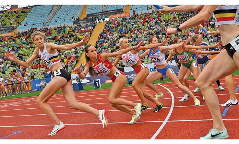 Athletes compete in the women's 4x400m relay heats during the European Athletics Championships in Munich on August 19, 2022. (ANDREJ ISAKOVIC AFP)